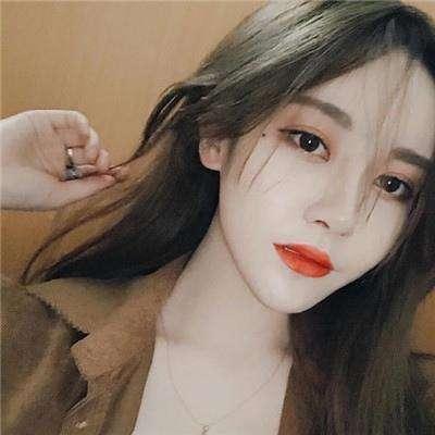 吃瓜楼梯哭女孩网红,揭秘网红背后的感人故事