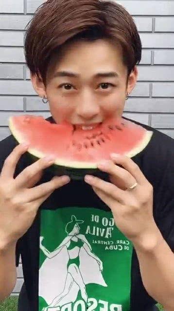 网红小青蛙吃瓜,揭秘娱乐圈幕后真相