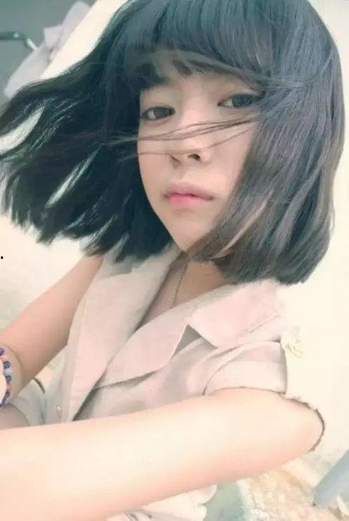 短发女生网红吃瓜,揭秘娱乐圈幕后真相