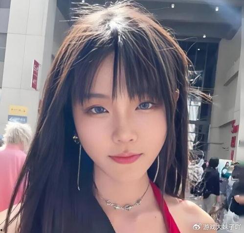 小慧君吃瓜网红视频