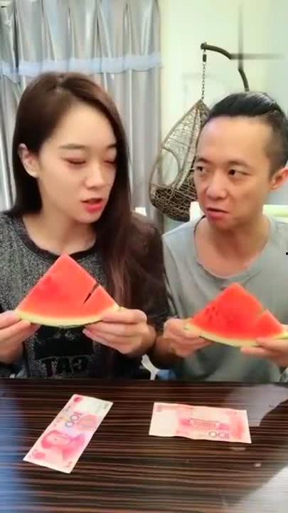 网红搞笑夫妻吃瓜了视频