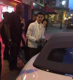 网红千万粉丝豪车吃瓜