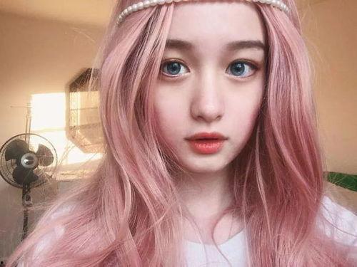 网红戴伊芙琳吃瓜是真的吗,真相揭秘